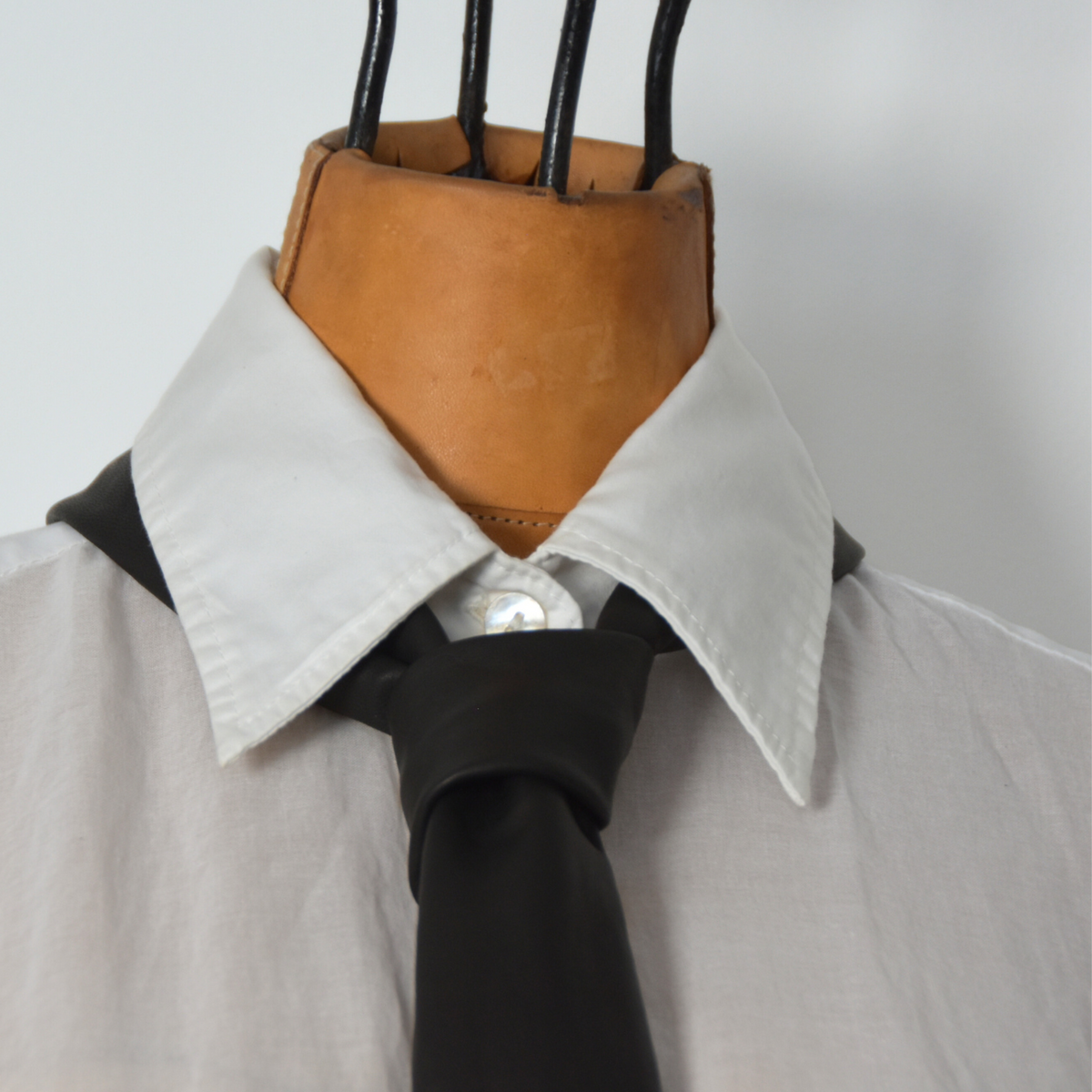 TALLULAH - LEATHER TIE